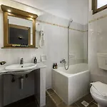 Olympia Mare شقة فندقية 4*